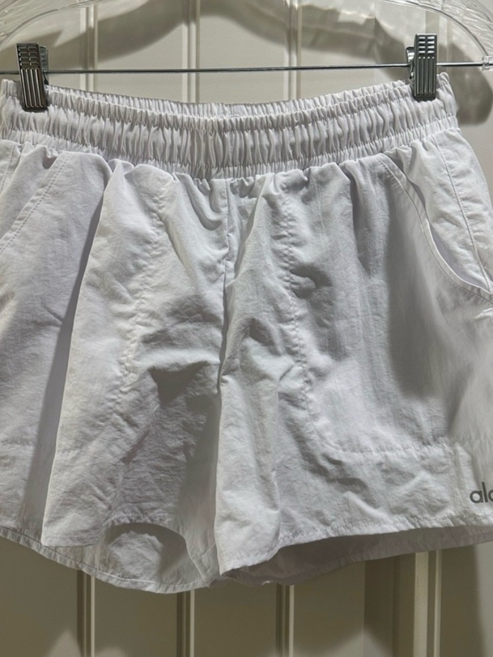 ALO Yoga Alumni White Elastic-Waist Athletic Shorts and Pull over SET - Picture 2 of 6